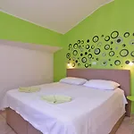 Biskupije 810 *