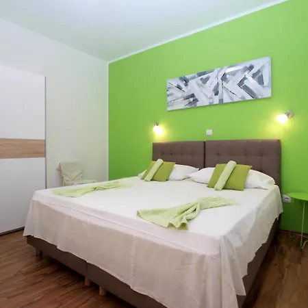 Διαμέρισμα Biskupije 810 *