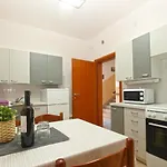 Biskupije 810 Lejlighed