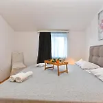 Biskupije 810