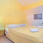 Biskupije 810 *