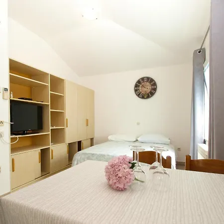 Biskupije 810 Apartment