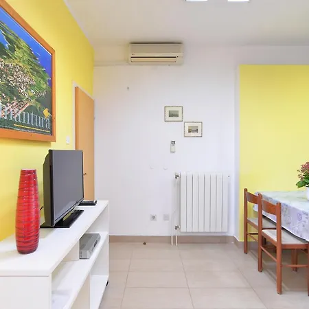 Biskupije 810 Apartment *