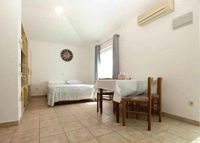 Biskupije 810 Μεντουλίν