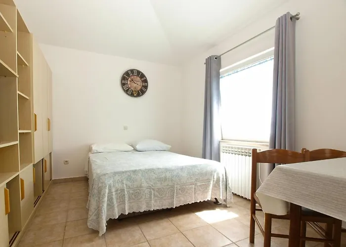 Biskupije 810 * Μεντουλίν